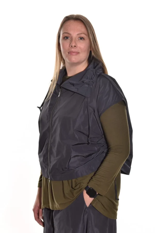 Bryn Walker. The Irene Vest In Memory Crunch.