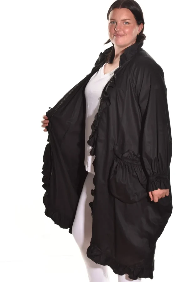 Cheyenne. Long Coat With Ruffles In Cotton Poplin.