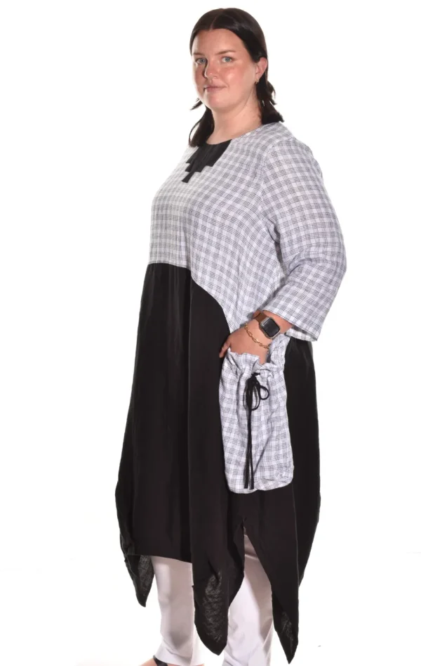 Cheyenne. Tie Pouch Pocket Dress.