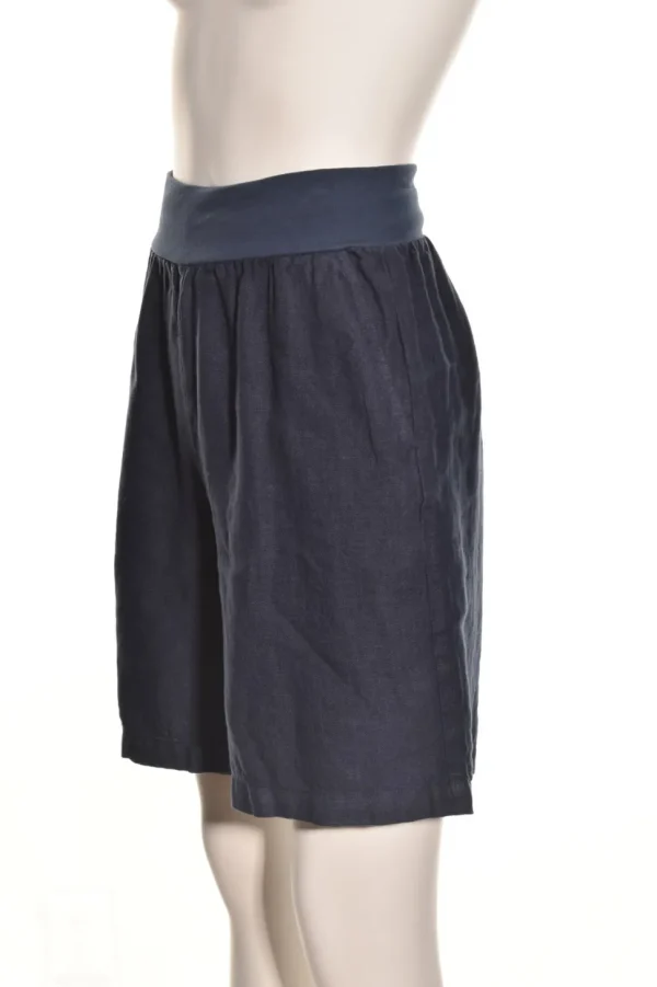 Cut Loose. Solid Linen Walking short.