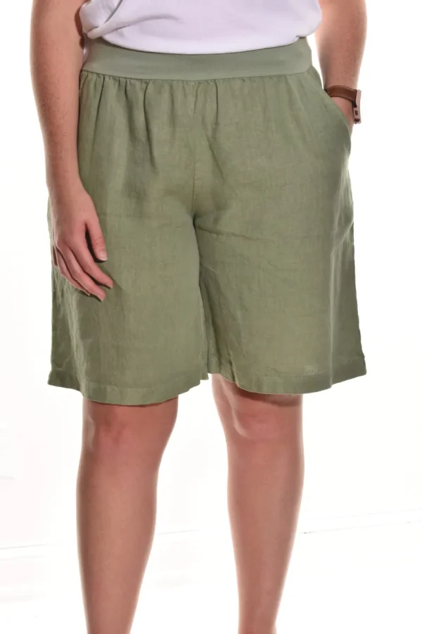 Cut Loose. Walking Short In Solid Linen.