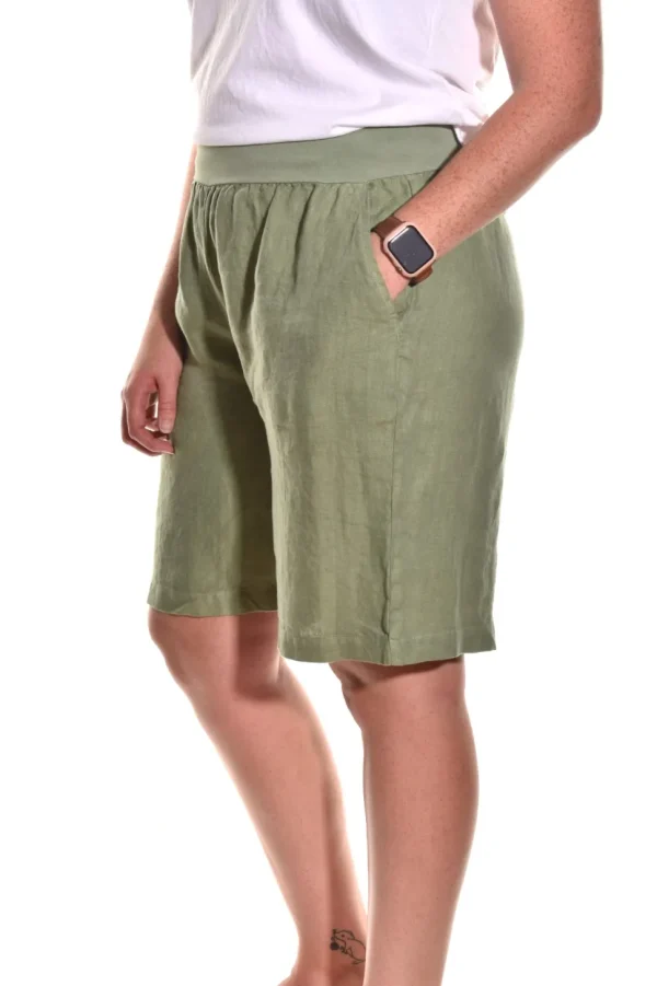 Cut Loose. Walking Short In Solid Linen.