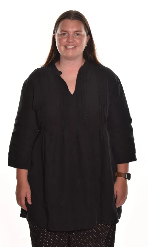 Lea. Embroidered Pintuck Tunic In Medium Weight Linen.