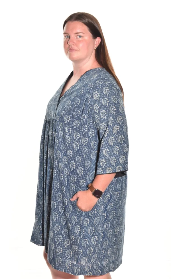 Lea. The Crossover Dress With Handblock Print In Organic Cotton.