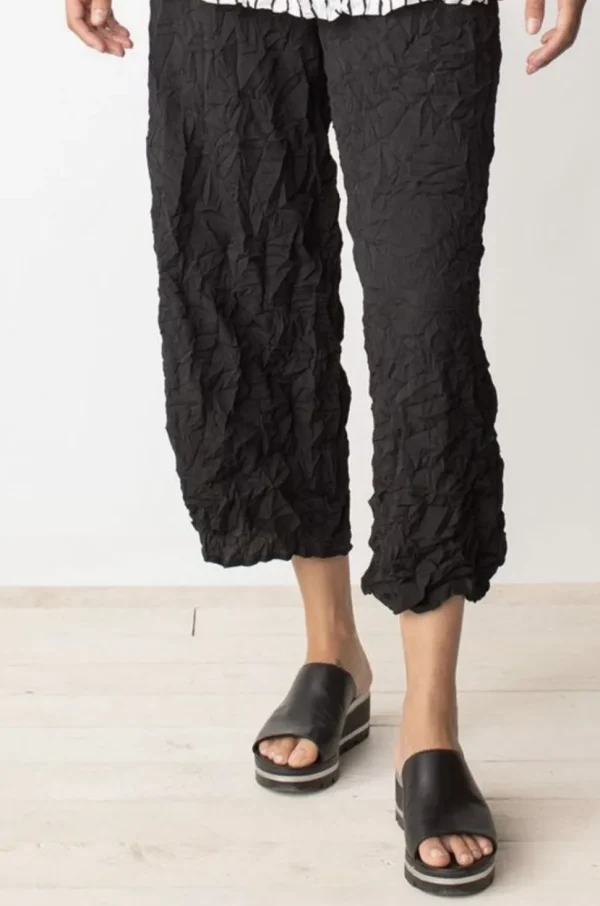 Liv By Habitat. Crinkled Solid Crop Pant.